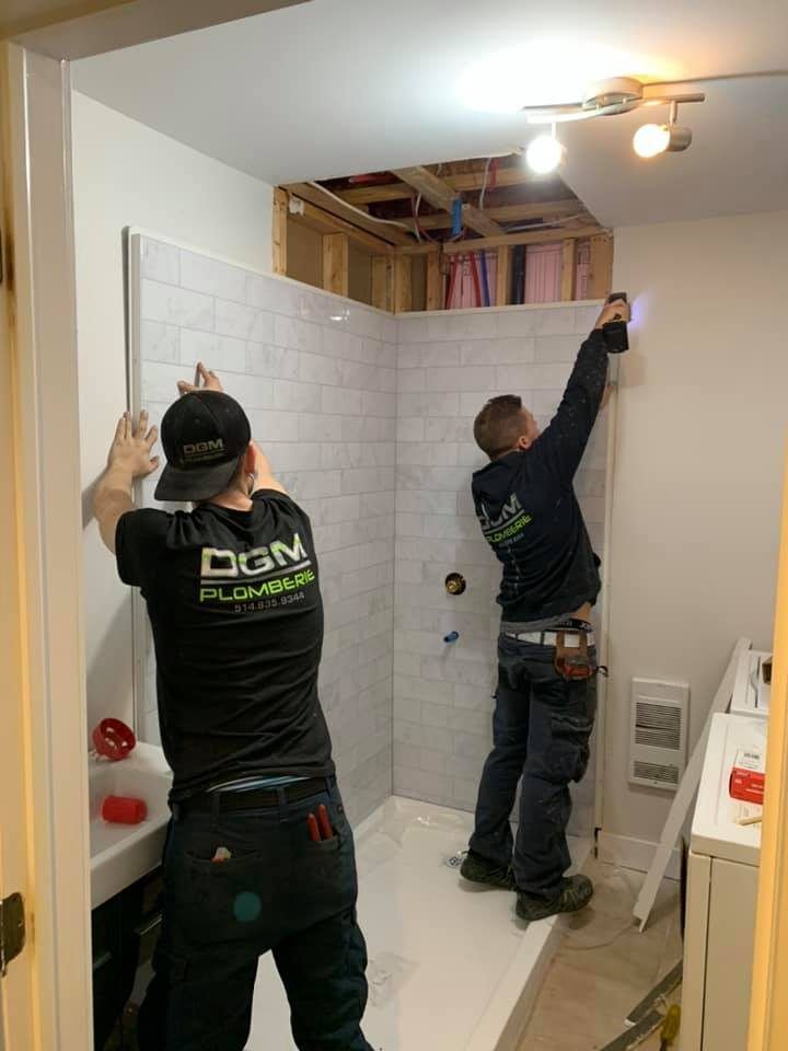 L'équipe DGM Plomberie en intervention sur un projet résidentiel