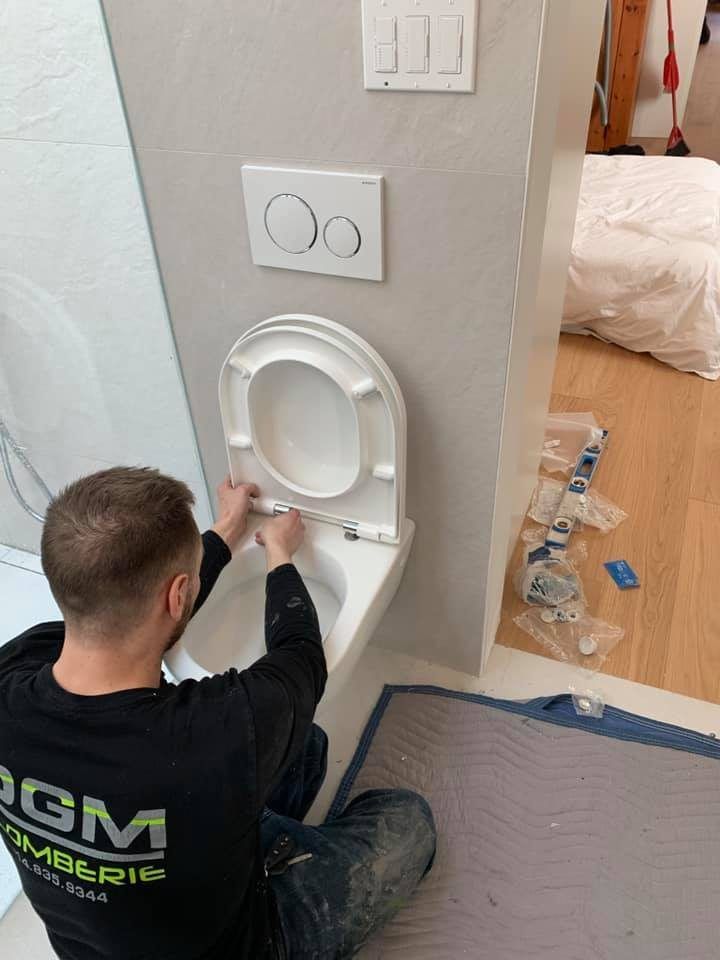 Installation toilette et équipements sanitaires